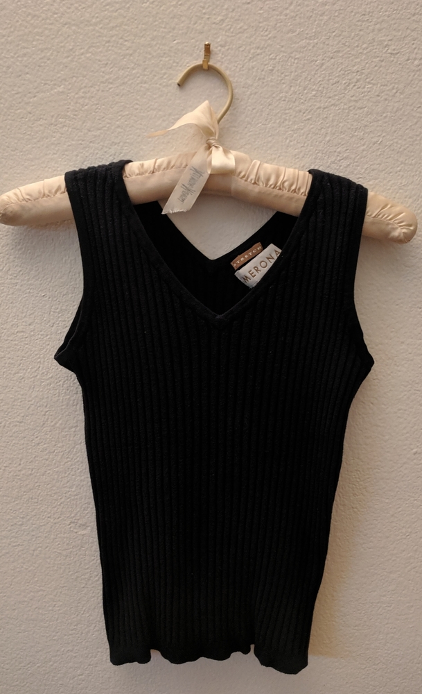 Ribbed black crop like top